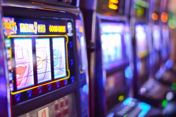 Live dealer tables Live dealer blackjack and roulette tables